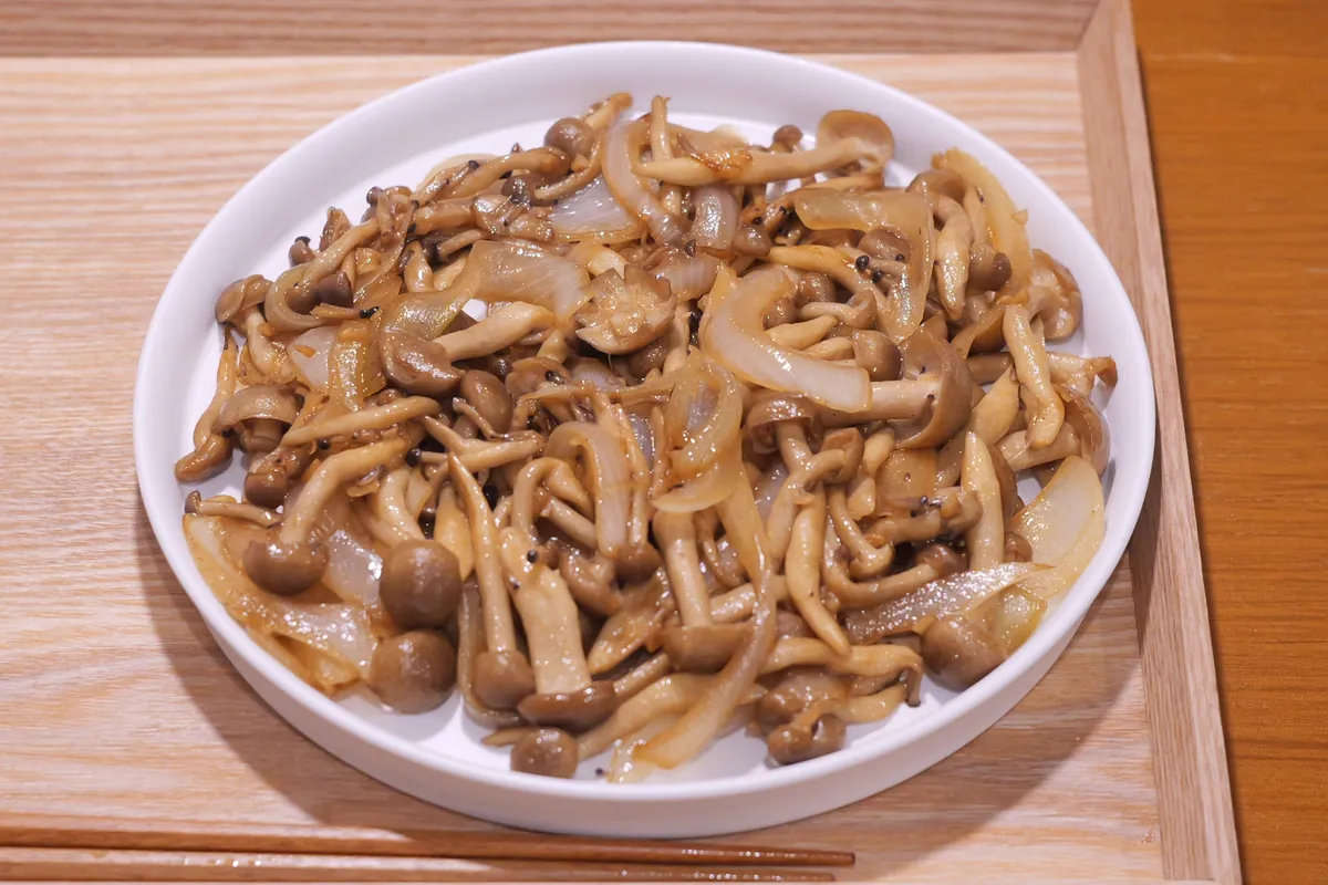 Recipe しめじと玉ねぎのガーリックバター醤油
