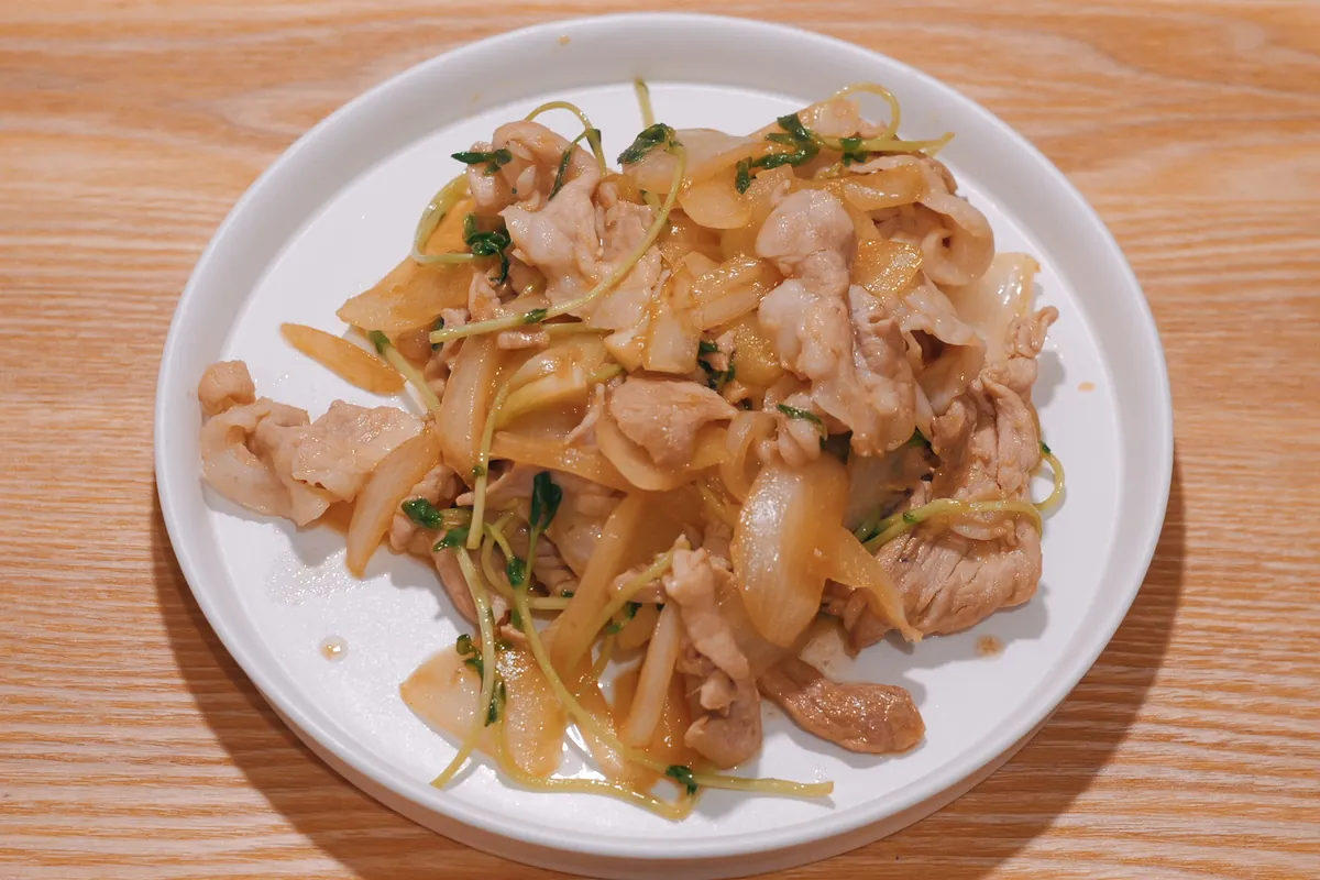 Recipe 豚こま肉と豆苗の甘辛生姜炒め