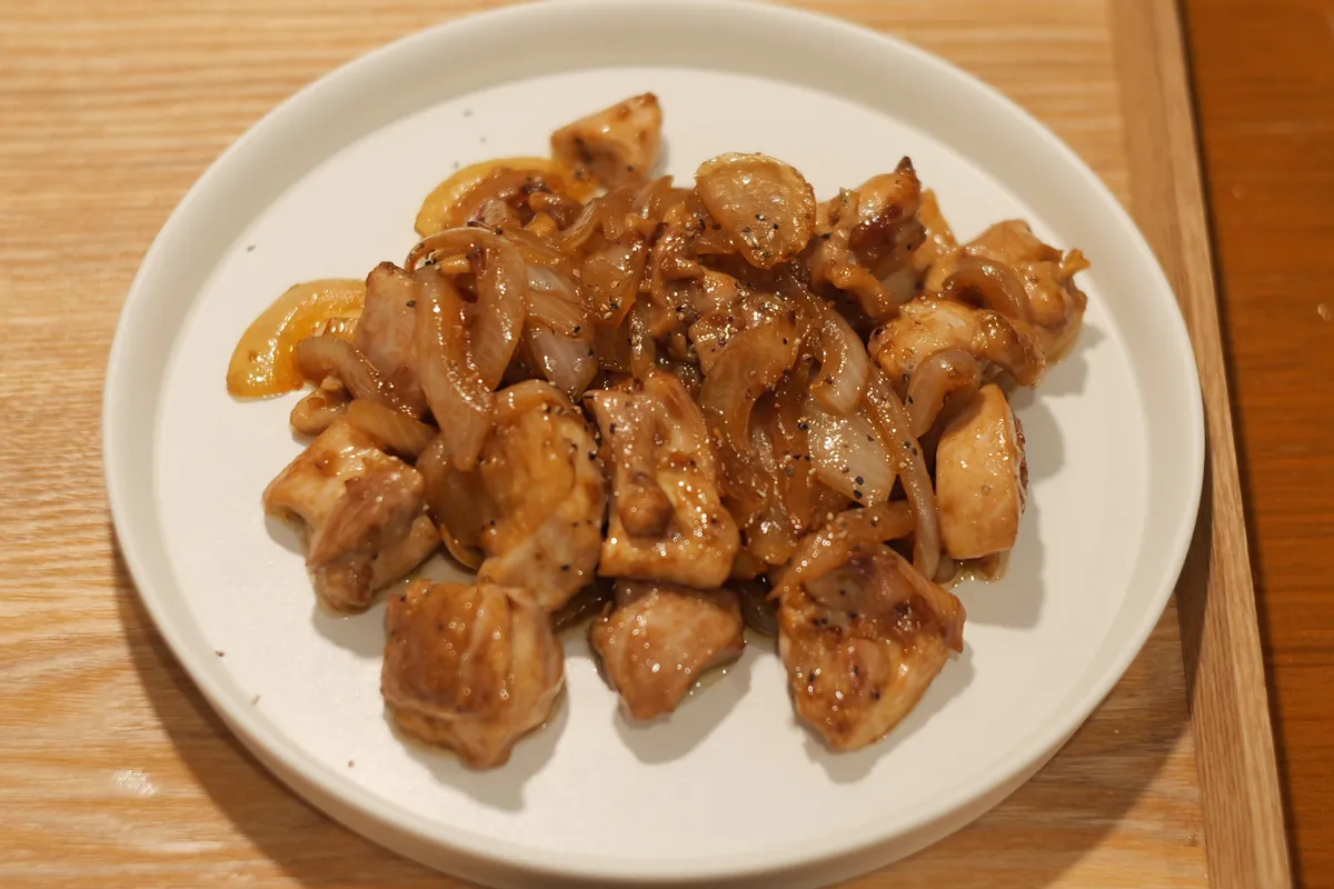 Recipe 鶏肉と玉ねぎの醤油マヨ炒め